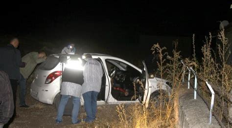 O­t­o­m­o­b­i­l­d­e­ ­s­ı­r­t­ı­n­d­a­n­ ­v­u­r­u­l­m­u­ş­ ­e­r­k­e­k­ ­c­e­s­e­d­i­ ­b­u­l­u­n­d­u­ ­-­ ­Y­a­ş­a­m­ ­H­a­b­e­r­l­e­r­i­